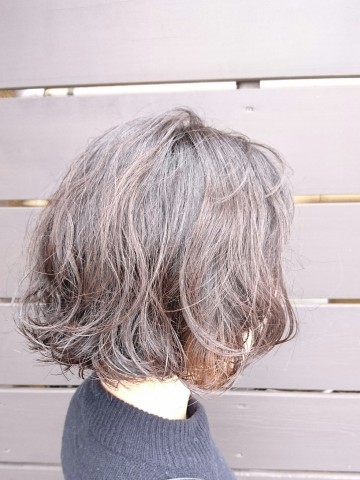 フェミニンボブ