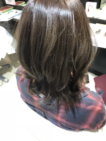 スモーキーグレー