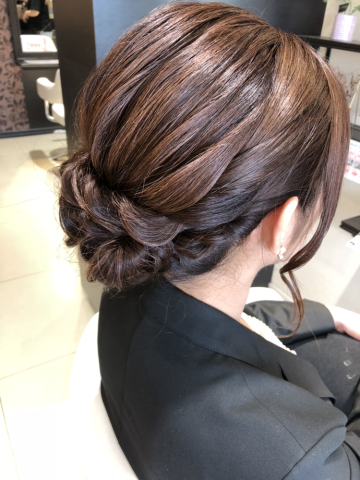スーツに似合うヘアアレンジ
