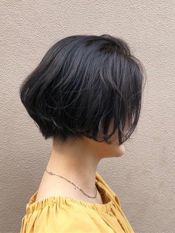 えりあしをきゅっと。