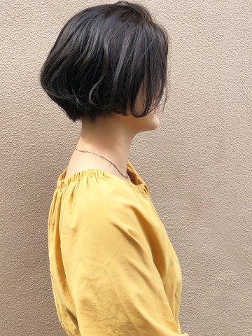 えりあしをきゅっと。