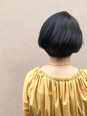 えりあしをきゅっと。
