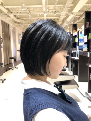 バッサリ丸みショート