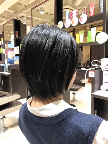 バッサリ丸みショート